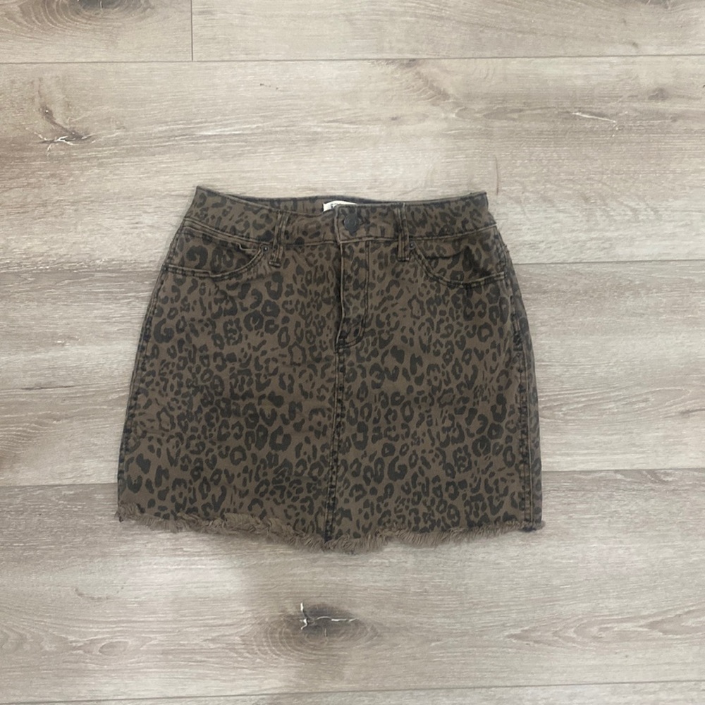 Women’s cheetah mini skirt that fits size small/medium!